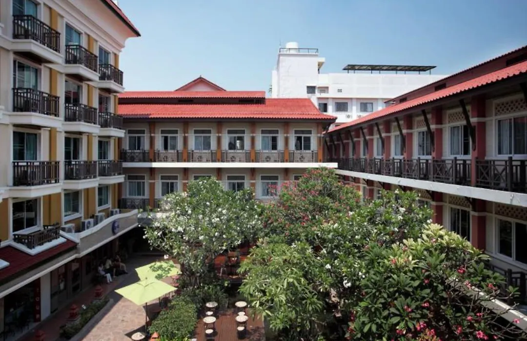 Rambuttri Village Plaza-1